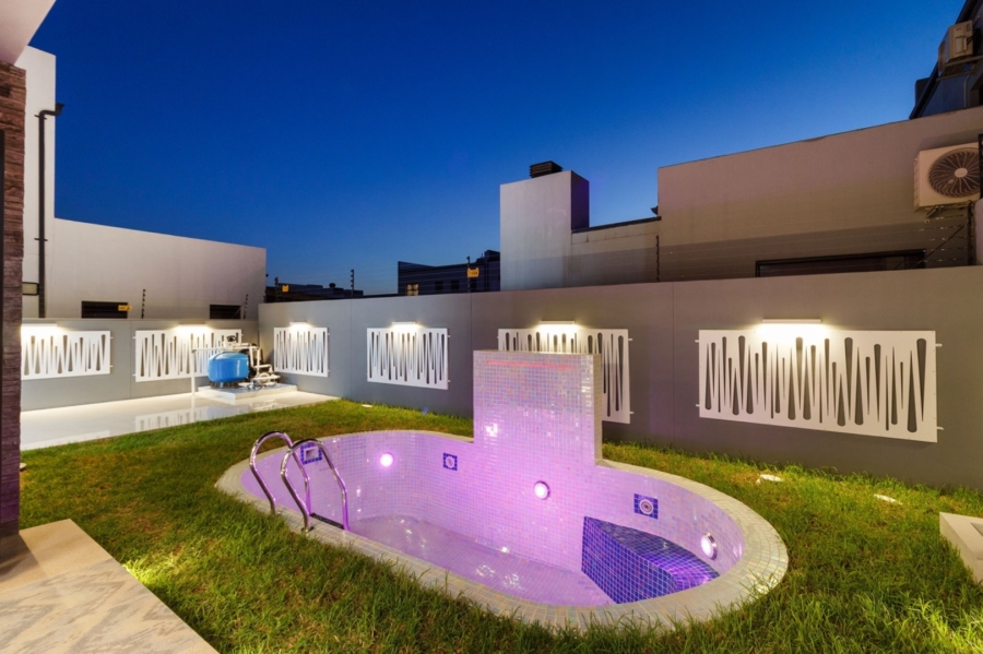 6 Bedroom Property for Sale in Sandown Western Cape